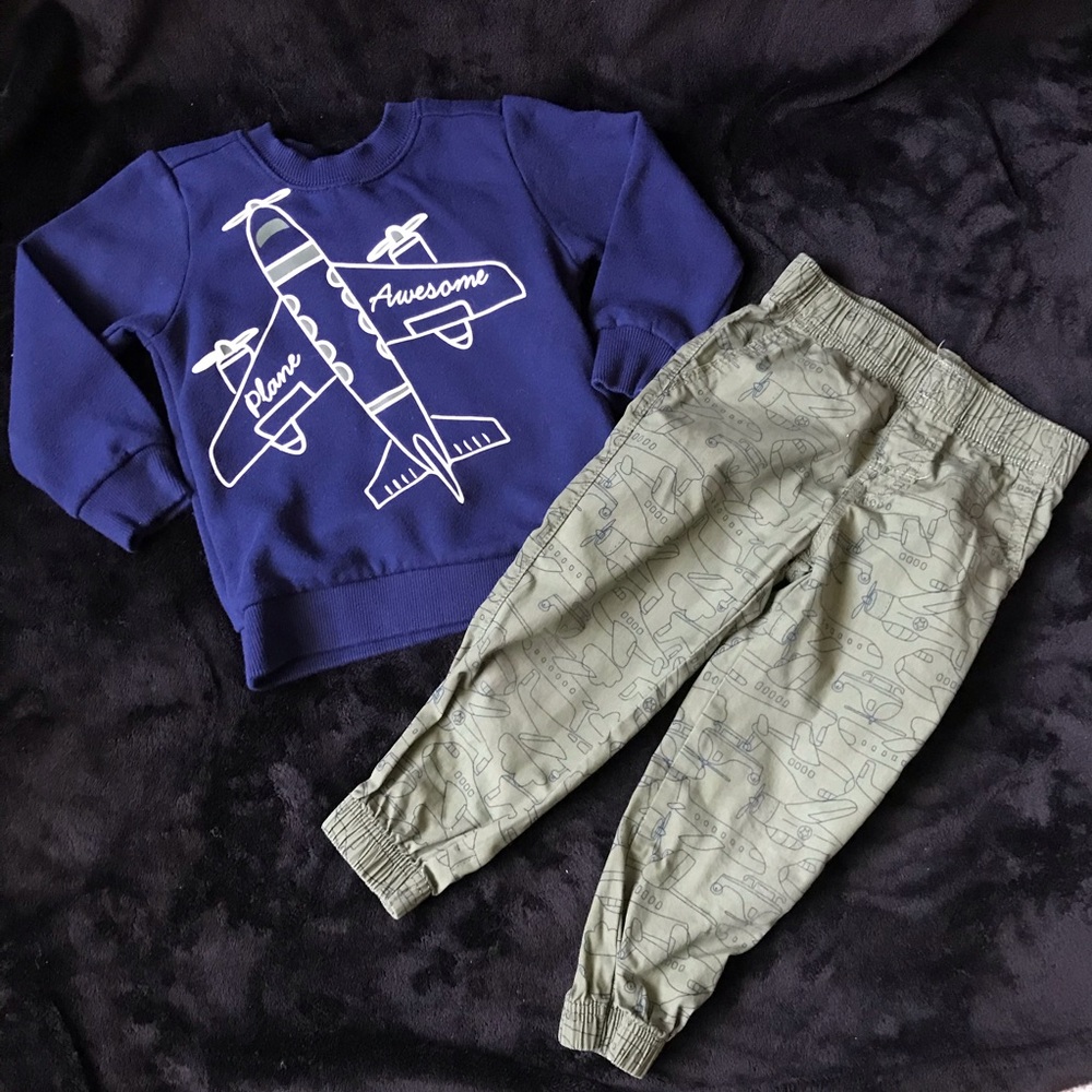 EUC - Carter’s Toddler Boy Outfit - Airplanes - 2T